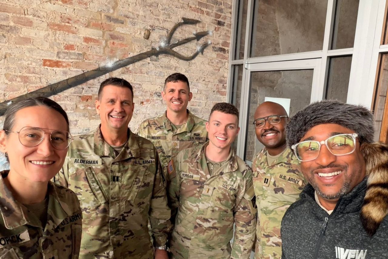 Sherrod Conyers meets with Army soldiers